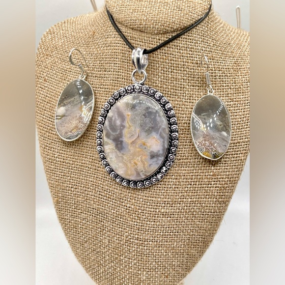 “The Laughter Stone” Pendant & Earrings Set - Picture 10 of 12